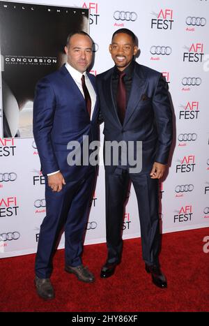 Will Smith und Peter Landesman bei der Premiere von Concussion im Rahmen des AFI Film Festivals in Los Angeles, Kalifornien. Stockfoto