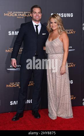 Wes Chatham & Jenn Brown 'The Hunger Games: Spoking Jay - Part 2' Los Angeles Premiere im Microsoft Theatre. Stockfoto