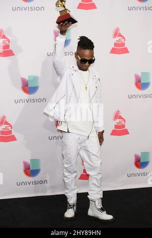 Miguel 'Slow' Martinez von ChocQuibTown posiert im Presseraum bei den jährlichen Latin Grammy Awards 16. in der MGM Grand Garden Arena am Donnerstag, den 19. November 2015 in Las Vegas. Stockfoto