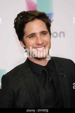 Diego Boneta posiert im Pressenzimmer bei den jährlichen Latin Grammy Awards 16. in der MGM Grand Garden Arena am Donnerstag, den 19. November 2015 in Las Vegas. Stockfoto