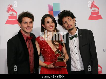 Monsieur Perine posiert im Presseraum bei den jährlichen Latin Grammy Awards 16. in der MGM Grand Garden Arena am Donnerstag, den 19. November 2015 in Las Vegas. Stockfoto