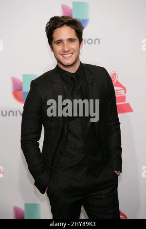 Diego Boneta posiert im Pressenzimmer bei den jährlichen Latin Grammy Awards 16. in der MGM Grand Garden Arena am Donnerstag, den 19. November 2015 in Las Vegas. Stockfoto