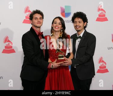 Monsieur Perine posiert im Presseraum bei den jährlichen Latin Grammy Awards 16. in der MGM Grand Garden Arena am Donnerstag, den 19. November 2015 in Las Vegas. Stockfoto