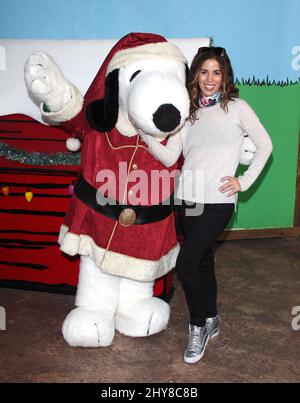 Ana Ortiz bei der Ankunft für die Knott's Berry Farm Countdown to Christmas und Snoopy's Merriest Tree Lighting, Buena Park, 5. Dezember 2015. Stockfoto