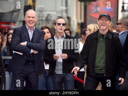 Michael Keaton, Brian Grazer und Ron Howard nehmen an der Zeremonie zur Ehrung von Ron Howard mit seinem 2.-Sterne-Stern auf dem Hollywood Walk of Fame Teil Stockfoto