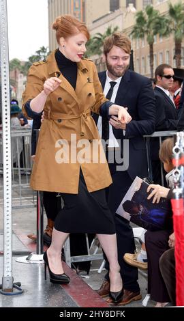 Bryce Dallas Howard und Seth Gabel nahmen an der Zeremonie Teil, bei der Ron Howard mit seinem 2.-Sterne-Stern auf dem Hollywood Walk of Fame geehrt wurde Stockfoto