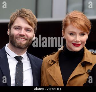 Bryce Dallas Howard und Seth Gabel nahmen an der Zeremonie Teil, bei der Ron Howard mit seinem 2.-Sterne-Stern auf dem Hollywood Walk of Fame geehrt wurde Stockfoto
