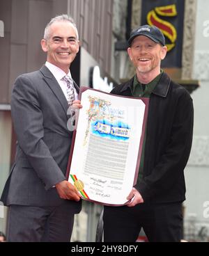 Mitch O'Farrell und Ron Howard nahmen an der Zeremonie Teil, bei der Ron Howard mit seinem 2.-Sterne-Stern auf dem Hollywood Walk of Fame geehrt wurde Stockfoto