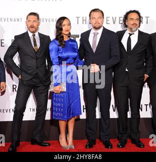 Alejandro Gonzalez Inarritu, Grace Dove, Leonardo DiCaprio, Tom Hardy nehmen an der Premiere von „The Revenant“ in Los Angeles im TCL Chinese Theatre Teil Stockfoto