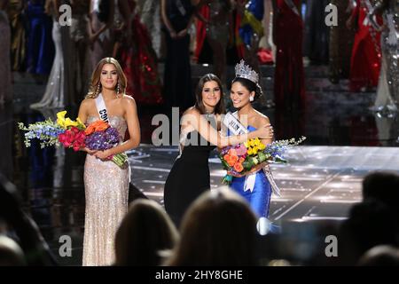 Paulina Vega, Miss Universe 2014, Miss Colombia, Ariadna Gutierrez-Arevalo, Pia Alonzo Wurtzbach, Miss Universe 2015 während der 2015 MISS UNIVERSE Pageant, Planet Hollywood Resort & Casino Stockfoto