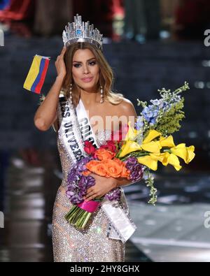 Miss Colombia, Ariadna Gutierrez-Arevalo wird während des Miss UNIVERSE Pageant, Planet Hollywood Resort & Casino 2015 fälschlicherweise zur Miss Universe gekrönt Stockfoto