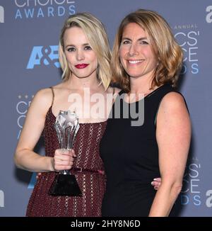 Rachel McAdams & Sacha Pfeiffer beim Presseraum für die Annual Critics' Choice Awards 21. in Los Angeles, Kalifornien. Stockfoto