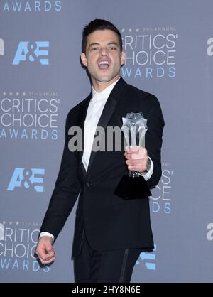 Rami Malek, der im Presseraum der jährlichen Critics' Choice Awards 21. in Los Angeles, Kalifornien, teilnahm. Stockfoto
