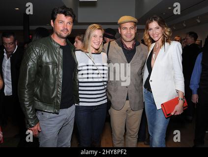 Karl Urban, Katee Sackhoff, Billy Zane & Tricia Helfer bei Billy Zane & Dennys Ilic Opening Night Künstlerempfang in der Leica Gallery in Los Angeles, USA. Stockfoto