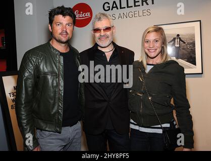 Karl Urban, Dennys Ilic & Katee Sackhoff bei Billy Zane & Dennys Ilic Eröffnungsabend Künstlerempfang in der Leica Gallery in Los Angeles, USA. Stockfoto