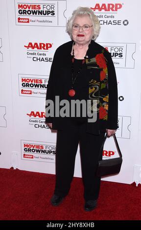 June Squibb bei der Teilnahme an den Annual Movies for Grownups Awards 15. im Beverly Wilshire Hotel in Los Angeles, USA. Stockfoto