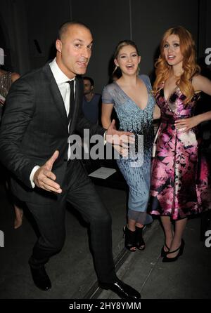 Nigel Barker, Willow Shields, Katherine McNamara Backstage während der Pamella Roland Spring 2016 Präsentation in den Chelsea Pier 59 Studios in New York, USA. Stockfoto