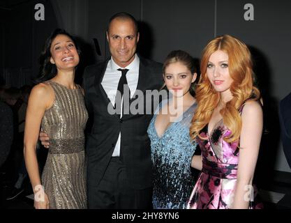 Kristen Barker, Nigel Barker, Willow Shields, Katherine McNamara Backstage während der Pamella Roland Spring 2016 Präsentation in den Chelsea Pier 59 Studios in New York, USA. Stockfoto