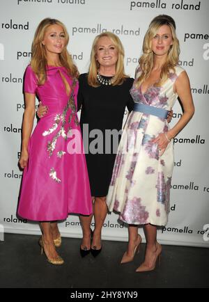 Paris Hilton, Pamella DeVos, Nicky Hilton Rothschild Backstage während der Pamella Roland Spring 2016 Präsentation in den Chelsea Pier 59 Studios in New York, USA. Stockfoto