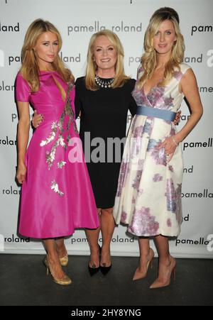 Paris Hilton, Pamella DeVos, Nicky Hilton Rothschild Backstage während der Pamella Roland Spring 2016 Präsentation in den Chelsea Pier 59 Studios in New York, USA. Stockfoto