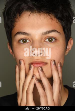 Model Backstage vor der Präsentation der Suno Herbst 2016 Collection in den Chelsea Pier 59 Studios in New York, USA. Stockfoto