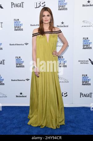 Stana Katic nahm an den Film Independent Spirit Awards 2016 Teil, die am Strand am Pacific Coast Highway in Santa Monica, USA, verliehen wurden. Stockfoto