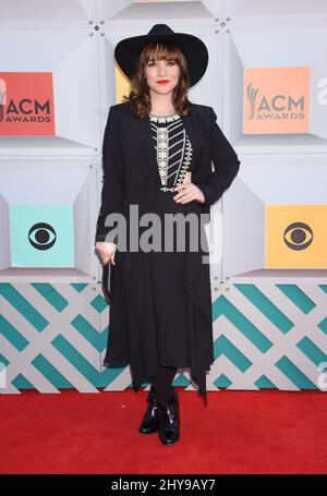 Renee Felice Smith kommt am Sonntag, den 3. April 2016, bei den jährlichen Academy of Country Music Awards 51. in der MGM Grand Garden Arena in Las Vegas an. Stockfoto