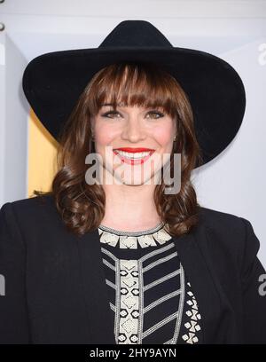 Renee Felice Smith kommt am Sonntag, den 3. April 2016, bei den jährlichen Academy of Country Music Awards 51. in der MGM Grand Garden Arena in Las Vegas an. Stockfoto