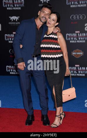 Frank Grillo und Wendy Moniz bei der Weltpremiere „Captain America Civil war“ im Dolby Theater in Los Angeles, USA. Stockfoto