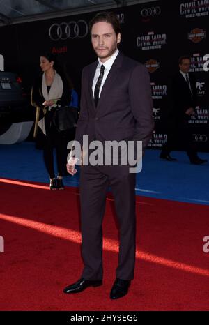 Daniel Bruhl bei der Weltpremiere „Captain America Civil war“ im Dolby Theater in Los Angeles, USA. Stockfoto