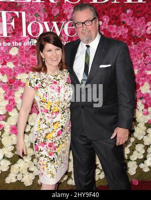 Kate Flannery nimmt am 13. April 2016 an der Weltpremiere von „Mother's Day“ im TCL Chinese Theatre IMAX in Los Angeles, CA, USA Teil. Stockfoto