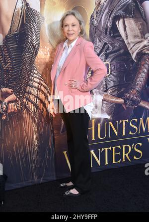 Am Montag, den 11. April 2016, in Los Angeles, kam er zur LA-Premiere von „The Huntsman: Winter's war“ im Regency Village Theatre an. Stockfoto