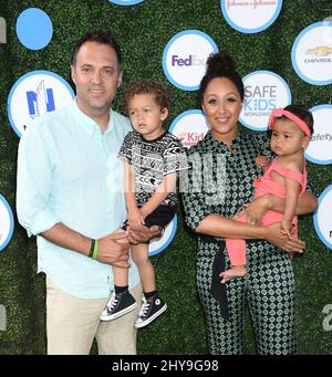 Adam Housley, Aden Housley, Tamera Mowry-Housley und Ariah Housl nehmen am Safe Kids Day in den Smashbox Studios in Culver City, Kalifornien, Teil. Stockfoto