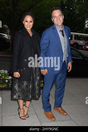 Tamera Mowry und Adam Housley nehmen an der „A-Feier des Journalismus“-Party im Washington Post Building Teil Stockfoto