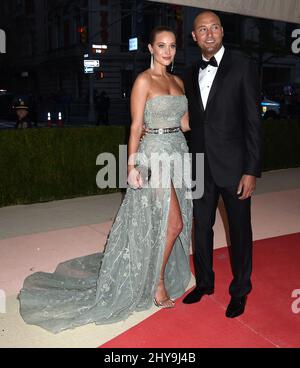 Derek Jeter & Hannah Davis beim Costume Institute Benefit beim Met feiert die Eröffnung der Ausstellung „Manus x Machina: Fashion in an Age of Technology“ im Metropolitan Museum of Art in New York, USA. Stockfoto