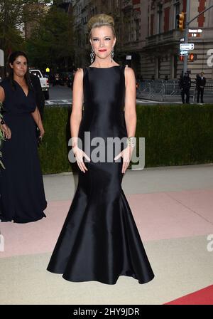 Megyn Kelly, die am Costume Institute Benefit beim Met teilnimmt, feiert die Eröffnung der Ausstellung „Manus x Machina: Fashion in an Age of Technology“ im Metropolitan Museum of Art in New York, USA. Stockfoto