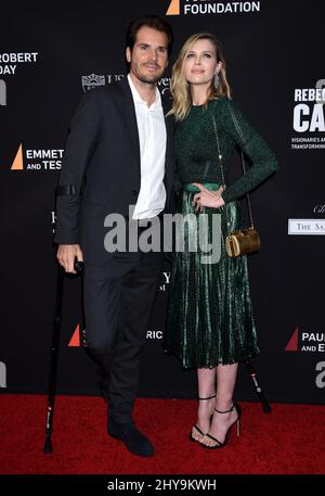 Tommy Haas und Sara Foster besuchten die Rebellen mit Einer Cause Gala im Barker Hanger Stockfoto