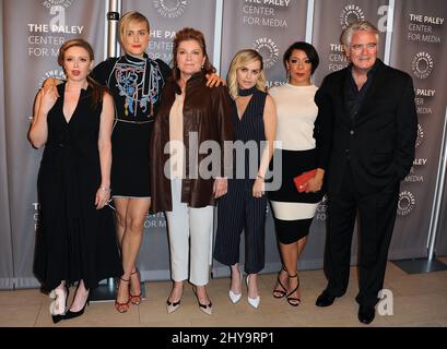 Natasha Lyonne, Taylor Schilling, Kate Mulgrew, Taryn Manning, Selenis Leyva & Michael Harney bei einem Abend mit „Orange is the New Black“ am Donnerstag, dem 26. Mai 2016, im Paley Center in Beverly Hills, Kalifornien. Stockfoto