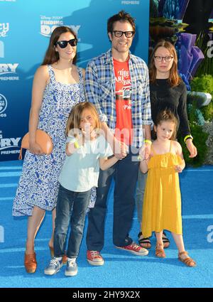 Johnny Knoxville, Naomi Nelson bei der Finding Dory Weltpremiere im El Capitan Theatre Stockfoto