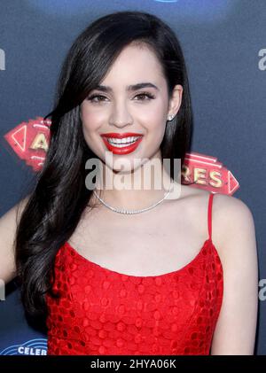 Sofia Carson bei der Premiere des Disney Channel Original Films „Adventures in Babysitting“ von 100. Stockfoto