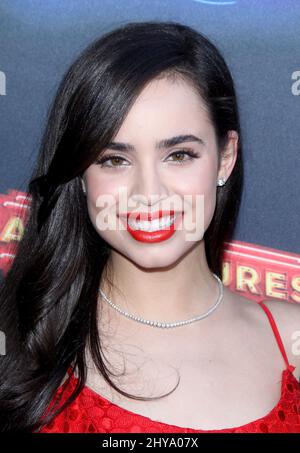 Sofia Carson bei der Premiere des Disney Channel Original Films „Adventures in Babysitting“ von 100. Stockfoto