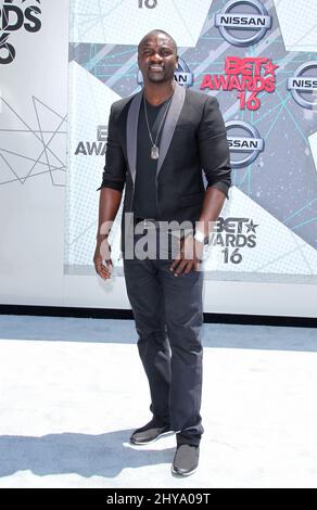 Akon nimmt an den BET Awards 2016 Teil, die im Microsoft Theater in Los Angeles, Kalifornien, abgehalten werden. Stockfoto