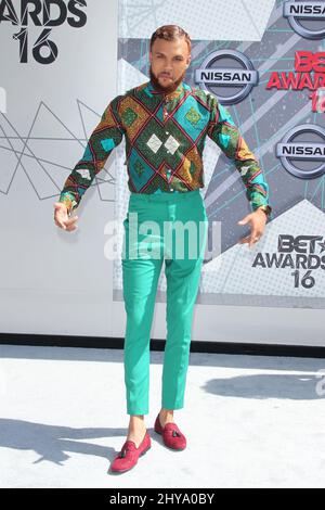 Jidenna nimmt an den BET Awards 2016 Teil, die im Microsoft Theater in Los Angeles, Kalifornien, abgehalten werden. Stockfoto