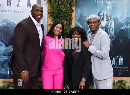 Magic Johnson, Cookie Johnson, Latanya Richardson & Samuel L. Jackson bei der Uraufführung von The Legend of Tarzan im Dolby Theater in Hollywood, Kalifornien. Stockfoto