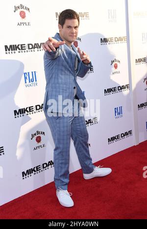 Adam Devine kommt zu einer Fanvorführung von „Mike und Dave Need Wedding Dates“ im Cinerama Dome, Hollwood, Los Angeles, am 29. 2016. Juni. Stockfoto