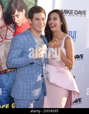 Adam Devine und Chloe Bridges kommen zu einer Fanvorstellung von „Mike und Dave brauchen Hochzeitstermine“ an, die im Juni 29. 2016 im Cinerama Dome, Hollwood, Los Angeles, stattfand. Stockfoto