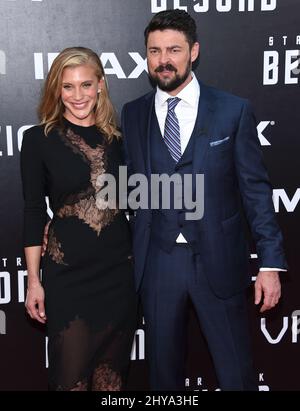 Katee Sackhoff & Karl Urban bei der Weltpremiere von „Star Trek Beyond“ in San Diego. Stockfoto