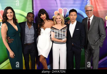 D'Arcy Carden, William Jackson Harper, Jameela Jamil, Kristen Bell, Manny Jacinto und Ted Danson NBC Universal TCA Summer Press Tour 2016 im Beverly Hilton Hotel Stockfoto