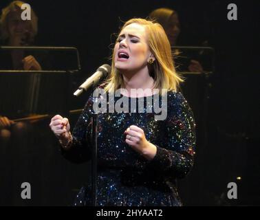 Adele tritt während ihrer ausverkauften '25 World Tour' in Los Angeles, 20.. August 2016 auf. Stockfoto