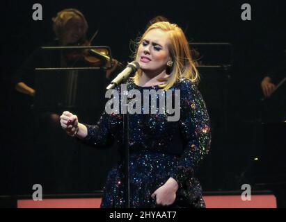 Adele tritt während ihrer ausverkauften '25 World Tour' in Los Angeles, 20.. August 2016 auf. Stockfoto